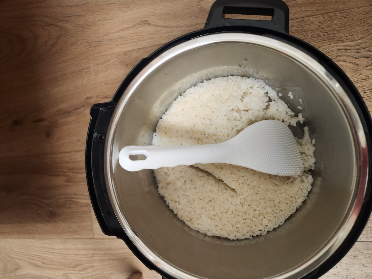 A rice cooker full of freshly cooked white rice